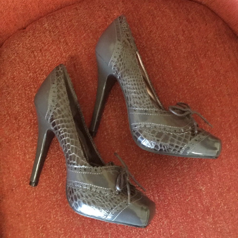 Grey pumps with tie detail  size 7 1/2.  New